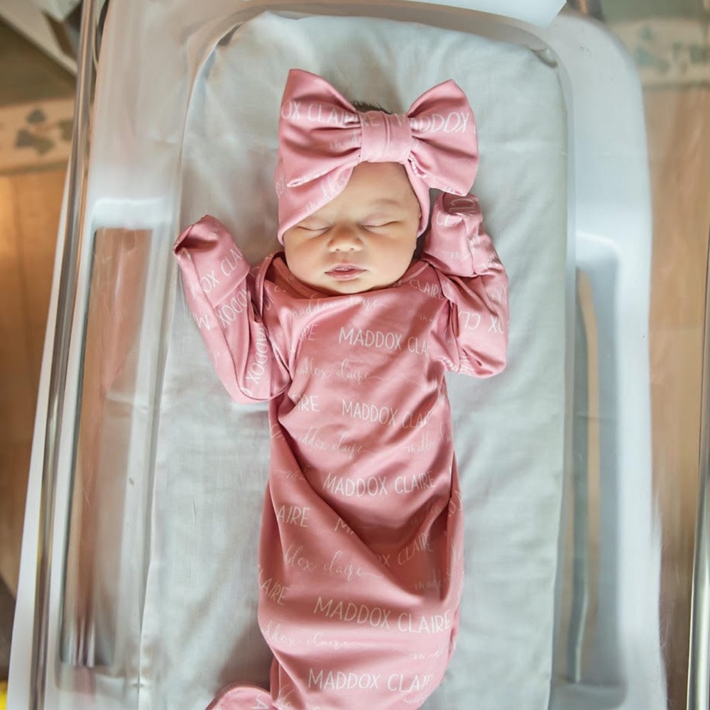 Newborn custom swaddle with custom bow (CELINE)